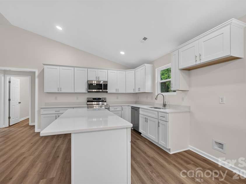 350 14th Avenue, Hickory, NC 28602.  MLS# CAR4407121, YatesRealty ID 44250. 