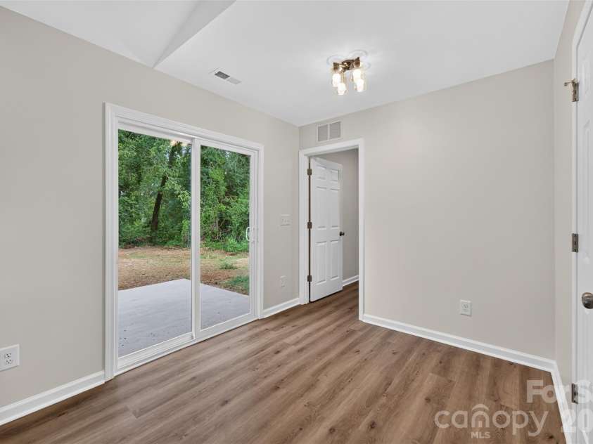 350 14th Avenue, Hickory, NC 28602.  MLS# CAR4407121, YatesRealty ID 44250. 