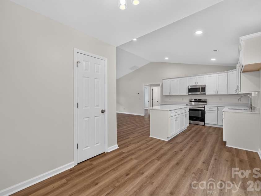 350 14th Avenue, Hickory, NC 28602.  MLS# CAR4407121, YatesRealty ID 44250. 