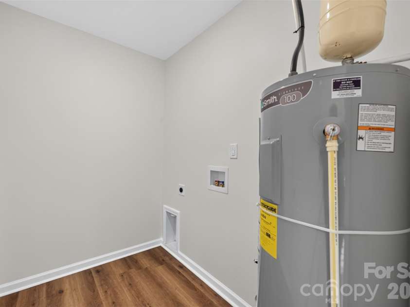 350 14th Avenue, Hickory, NC 28602.  MLS# CAR4407121, YatesRealty ID 44250. 