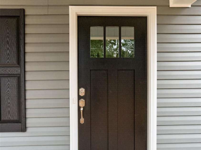 350 14th Avenue, Hickory, NC 28602.  MLS# CAR4407121, YatesRealty ID 44250. 