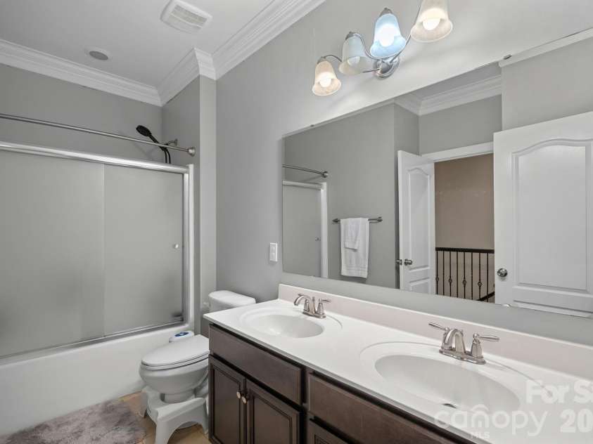 8211 Caesars Head Drive, Waxhaw, NC 28173.  MLS# CAR4408223, YatesRealty ID 44252. Full bath upper level