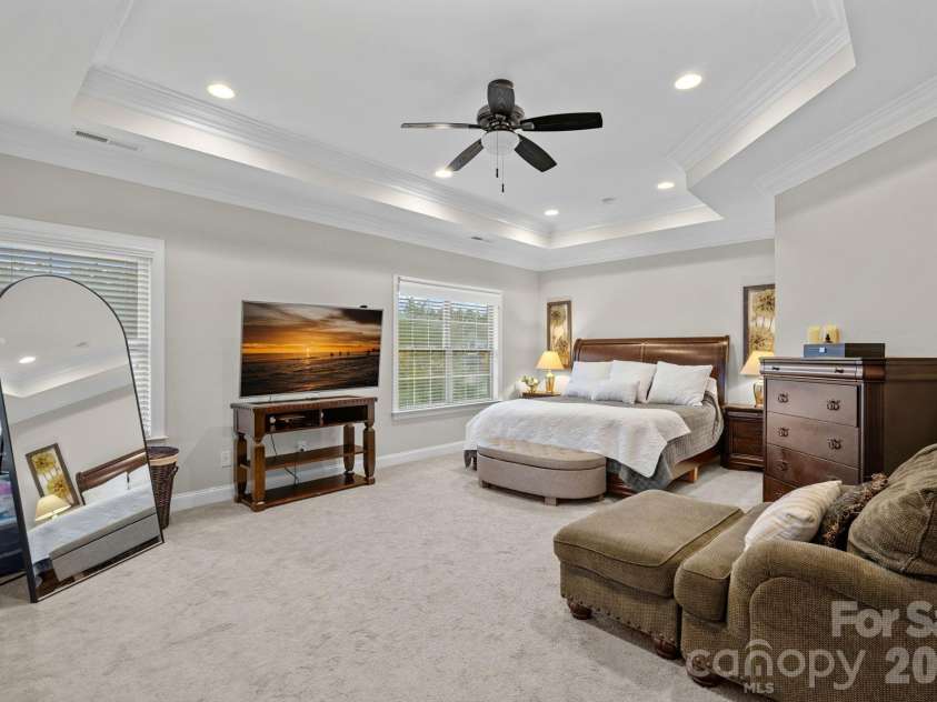 8211 Caesars Head Drive, Waxhaw, NC 28173.  MLS# CAR4408223, YatesRealty ID 44252. Huge primary suite upper level with tray ceiling!