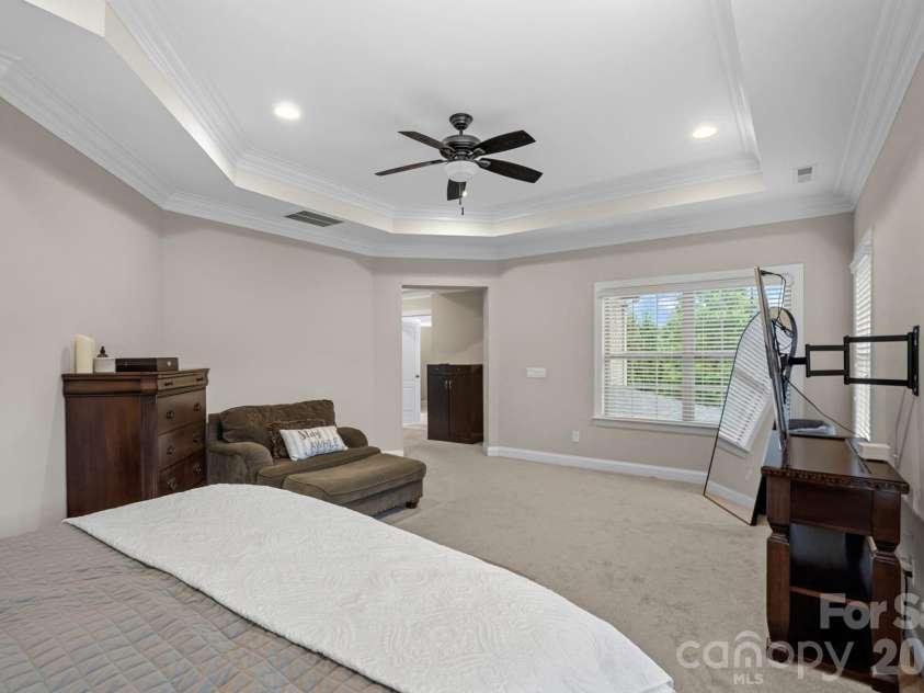 8211 Caesars Head Drive, Waxhaw, NC 28173.  MLS# CAR4408223, YatesRealty ID 44252. Primary suite