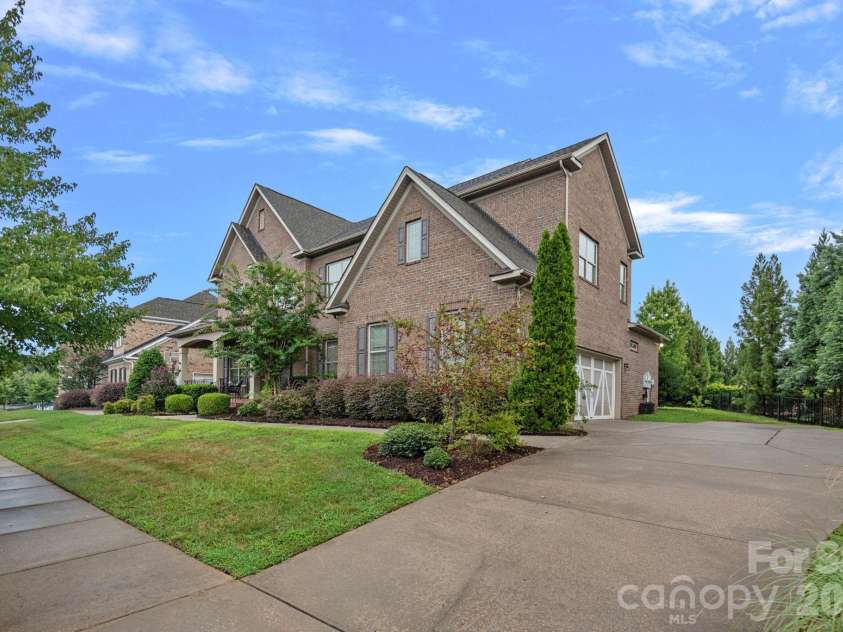 8211 Caesars Head Drive, Waxhaw, NC 28173.  MLS# CAR4408223, YatesRealty ID 44252. Sits elegantly on a .30 Level and private lot