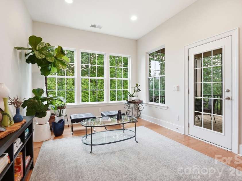 7717 Coalcliff Drive, Huntersville, NC 28078.  MLS# CAR4408239, YatesRealty ID 44254. Breakfast Area
