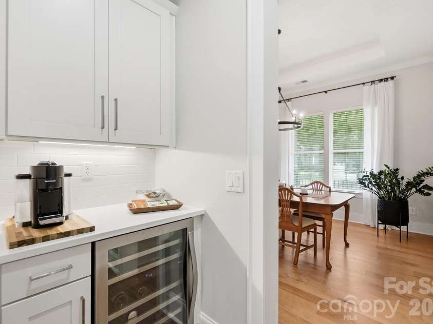 7717 Coalcliff Drive, Huntersville, NC 28078.  MLS# CAR4408239, YatesRealty ID 44254. Butler's Pantry
