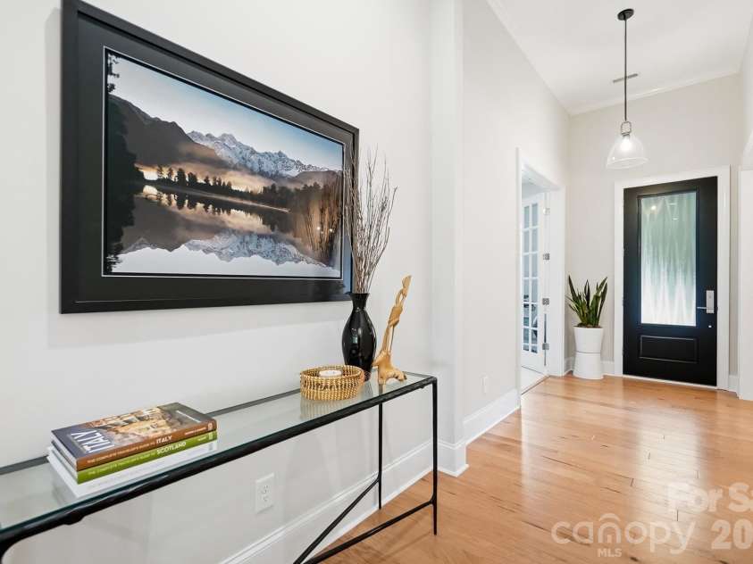 7717 Coalcliff Drive, Huntersville, NC 28078.  MLS# CAR4408239, YatesRealty ID 44254. Front Hallway