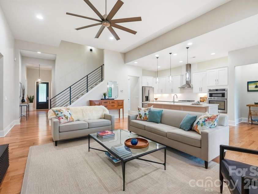 7717 Coalcliff Drive, Huntersville, NC 28078.  MLS# CAR4408239, YatesRealty ID 44254. Great Room