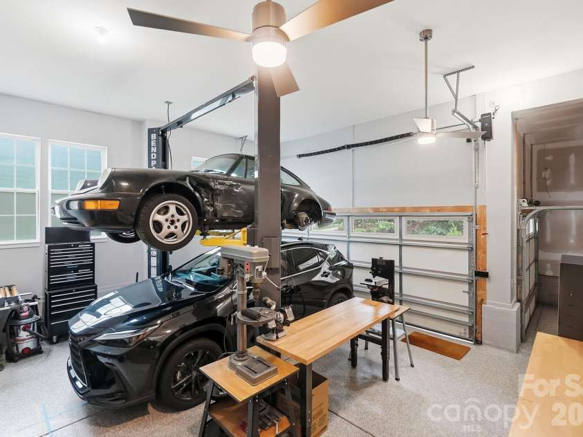 7717 Coalcliff Drive, Huntersville, NC 28078.  MLS# CAR4408239, YatesRealty ID 44254. Main Garage