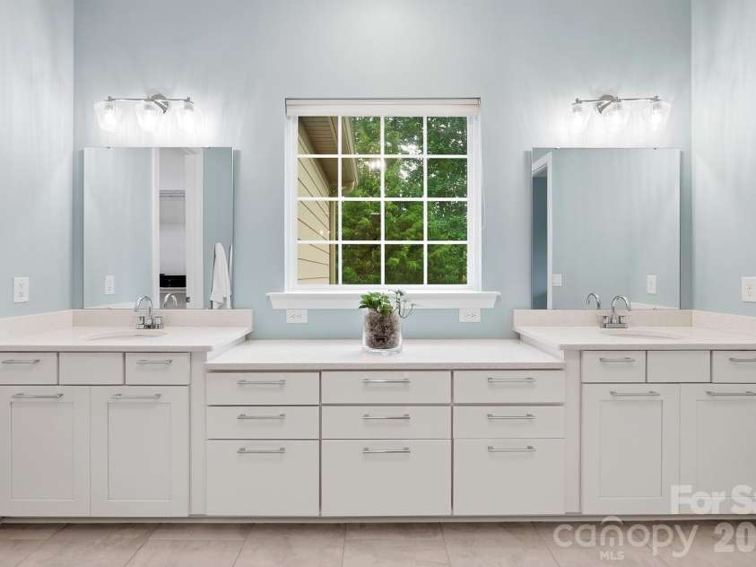 7717 Coalcliff Drive, Huntersville, NC 28078.  MLS# CAR4408239, YatesRealty ID 44254. Owner's Bathroom