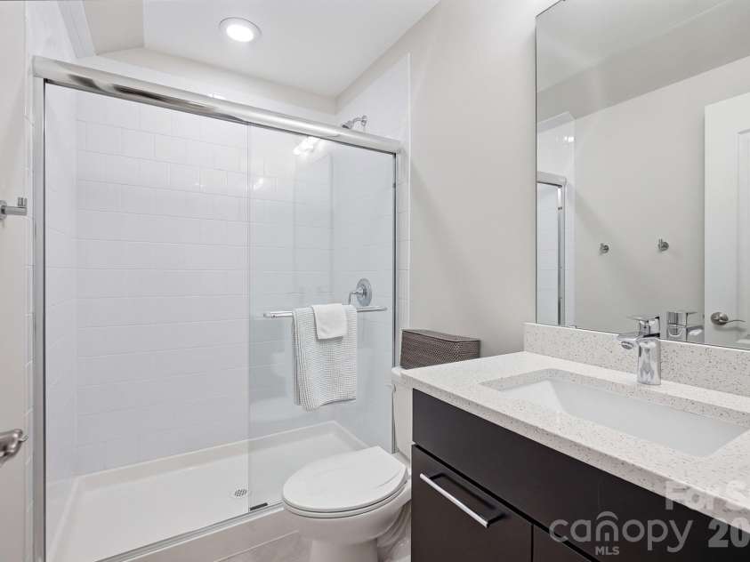 7717 Coalcliff Drive, Huntersville, NC 28078.  MLS# CAR4408239, YatesRealty ID 44254. Upstairs Bathroom