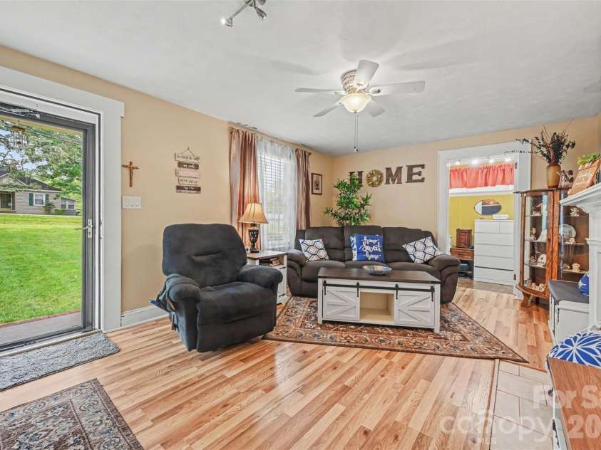 3748 Camp Stewart Road, Charlotte, NC 28215.  MLS# CAR4406800, YatesRealty ID 44255. 