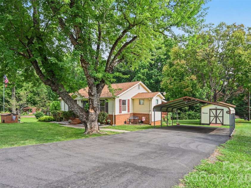 3748 Camp Stewart Road, Charlotte, NC 28215.  MLS# CAR4406800, YatesRealty ID 44255. 