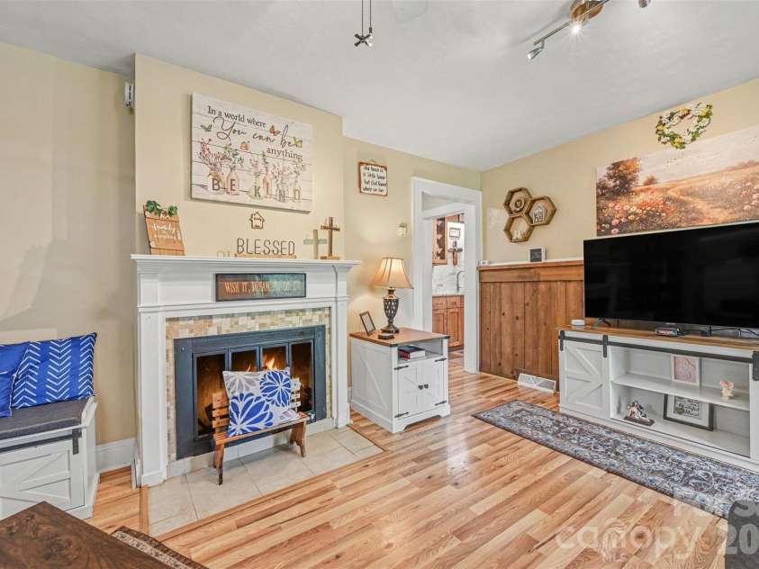 3748 Camp Stewart Road, Charlotte, NC 28215.  MLS# CAR4406800, YatesRealty ID 44255. 