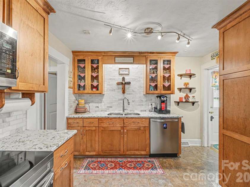 3748 Camp Stewart Road, Charlotte, NC 28215.  MLS# CAR4406800, YatesRealty ID 44255. 