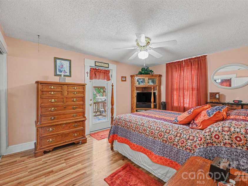 3748 Camp Stewart Road, Charlotte, NC 28215.  MLS# CAR4406800, YatesRealty ID 44255. 