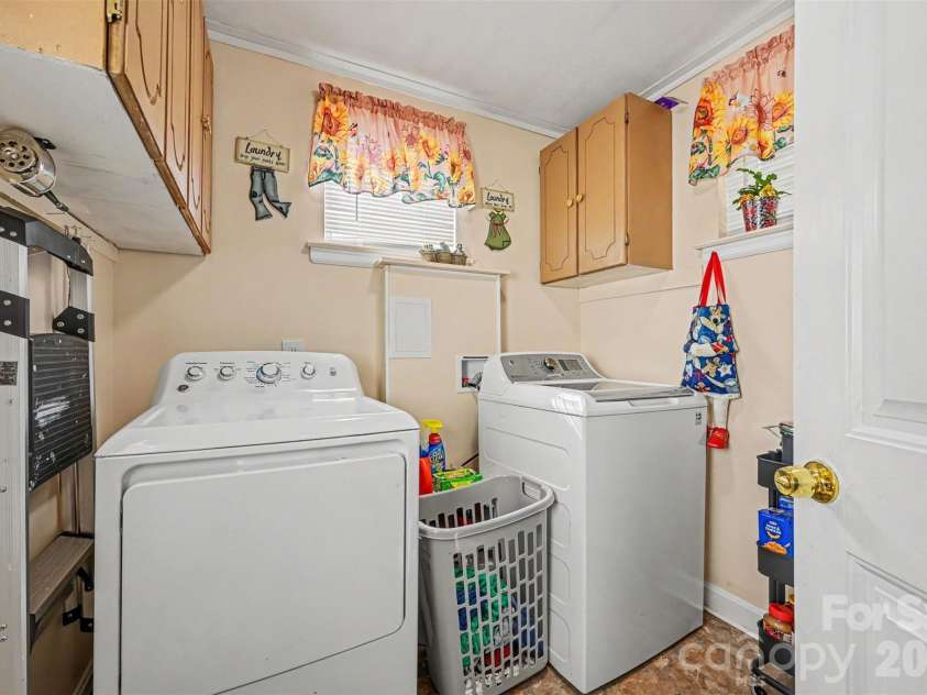 3748 Camp Stewart Road, Charlotte, NC 28215.  MLS# CAR4406800, YatesRealty ID 44255. 