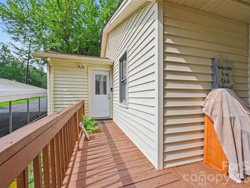 3748 Camp Stewart Road, Charlotte, NC 28215.  MLS# CAR4406800, YatesRealty ID 44255. 
