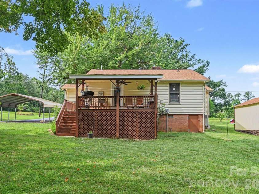 3748 Camp Stewart Road, Charlotte, NC 28215.  MLS# CAR4406800, YatesRealty ID 44255. 