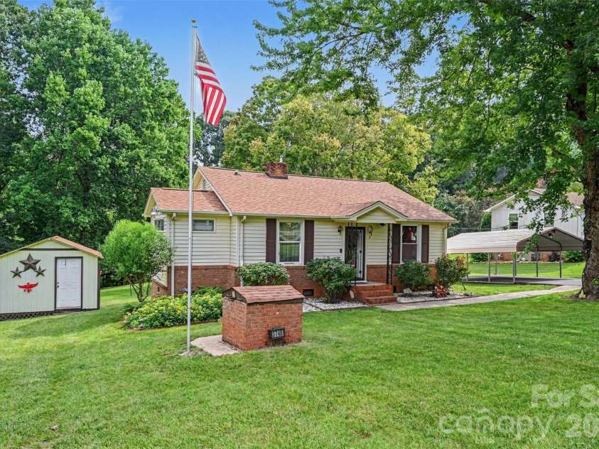 3748 Camp Stewart Road, Charlotte, NC 28215.  MLS# CAR4406800, YatesRealty ID 44255. 