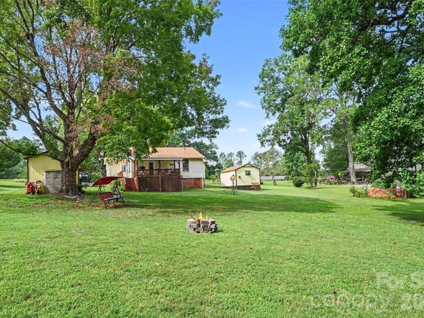 3748 Camp Stewart Road, Charlotte, NC 28215.  MLS# CAR4406800, YatesRealty ID 44255. 