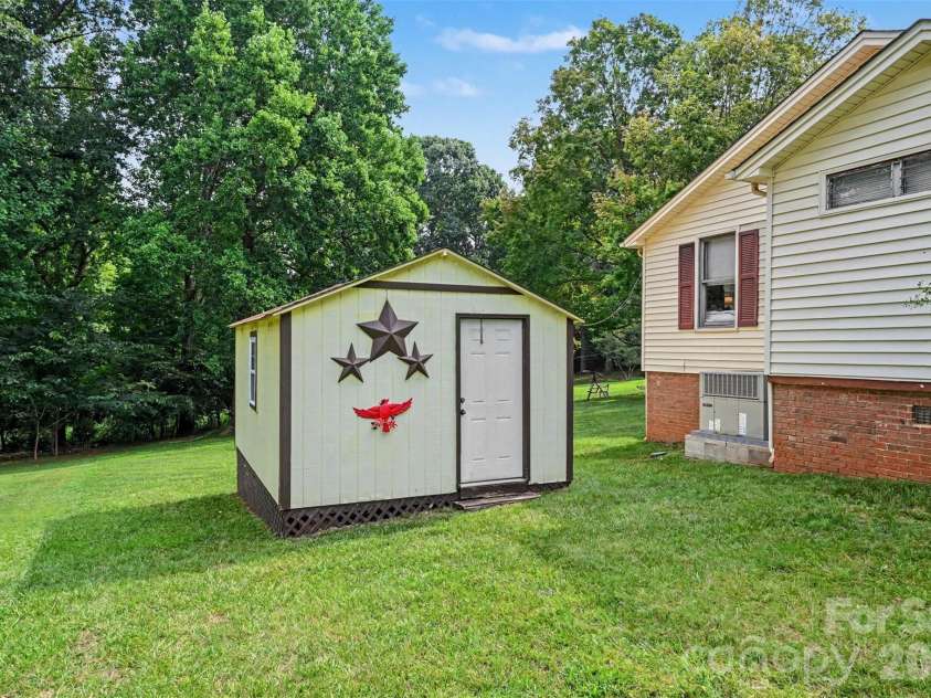 3748 Camp Stewart Road, Charlotte, NC 28215.  MLS# CAR4406800, YatesRealty ID 44255. 