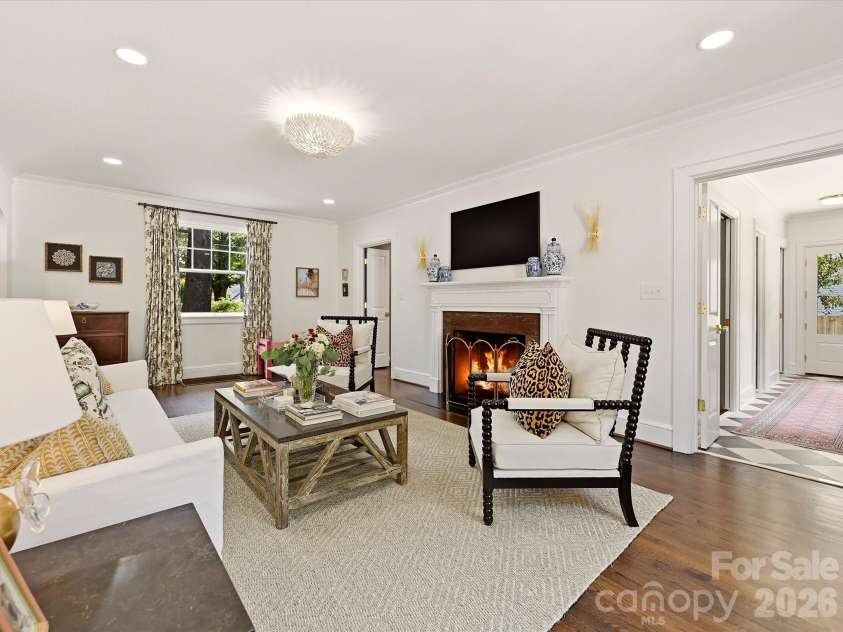 1642 Providence Road, Charlotte, NC 28207.  MLS# CAR4407918, YatesRealty ID 44256. 