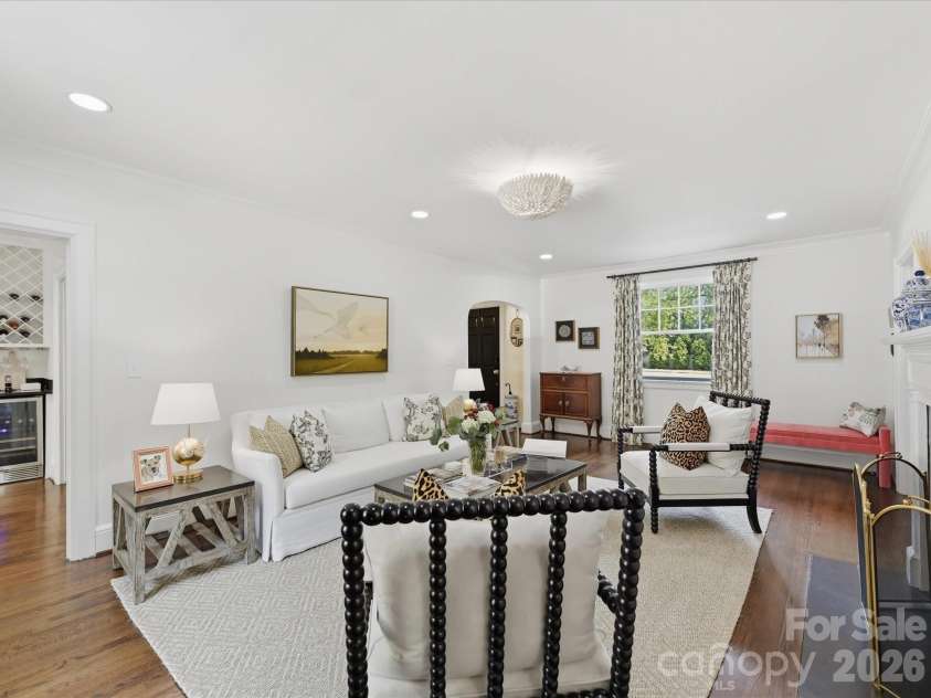 1642 Providence Road, Charlotte, NC 28207.  MLS# CAR4407918, YatesRealty ID 44256. 