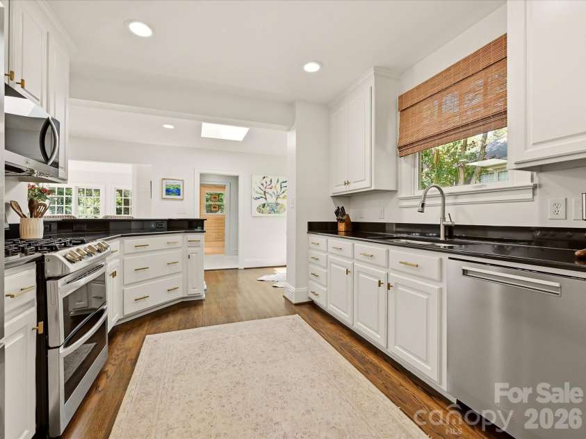 1642 Providence Road, Charlotte, NC 28207.  MLS# CAR4407918, YatesRealty ID 44256. 