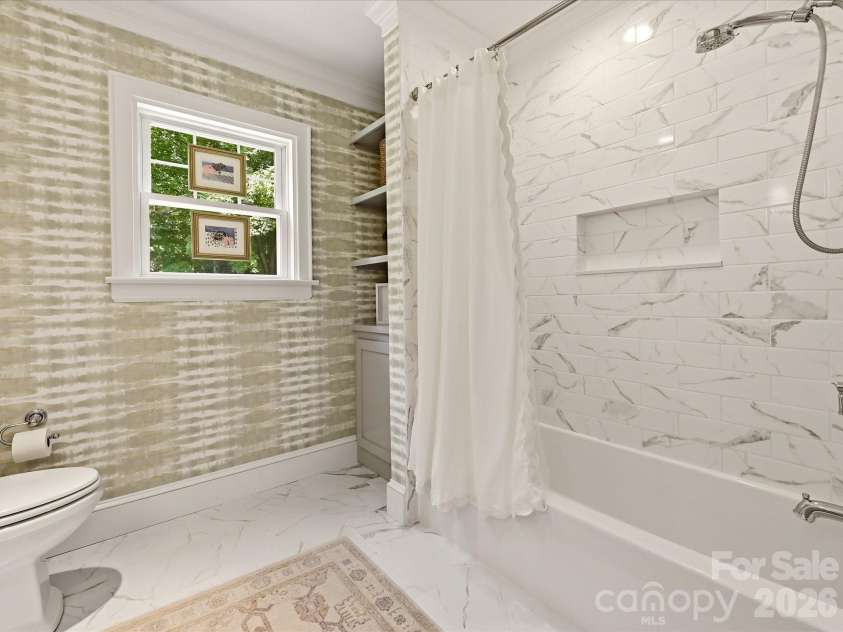 1642 Providence Road, Charlotte, NC 28207.  MLS# CAR4407918, YatesRealty ID 44256. 