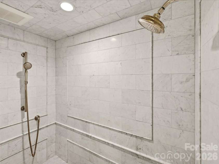 1642 Providence Road, Charlotte, NC 28207.  MLS# CAR4407918, YatesRealty ID 44256. 
