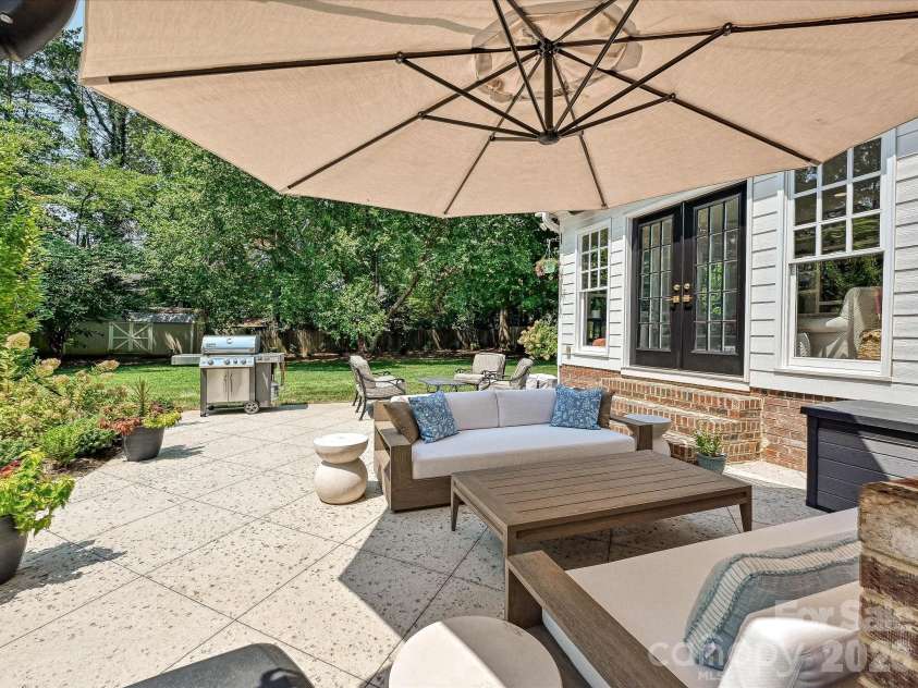 1642 Providence Road, Charlotte, NC 28207.  MLS# CAR4407918, YatesRealty ID 44256. 