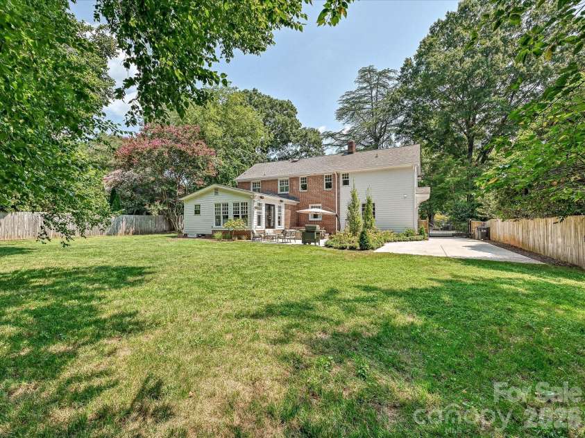1642 Providence Road, Charlotte, NC 28207.  MLS# CAR4407918, YatesRealty ID 44256. 
