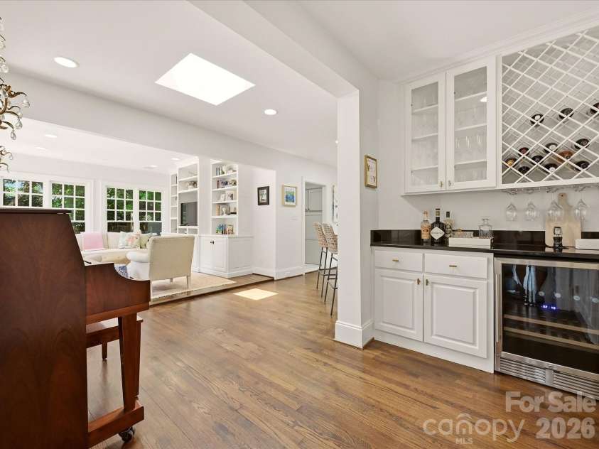 1642 Providence Road, Charlotte, NC 28207.  MLS# CAR4407918, YatesRealty ID 44256. Bar Area