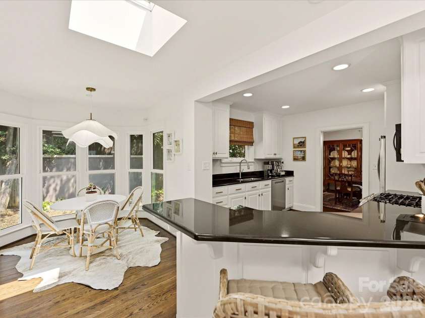 1642 Providence Road, Charlotte, NC 28207.  MLS# CAR4407918, YatesRealty ID 44256. Breakfast Nook