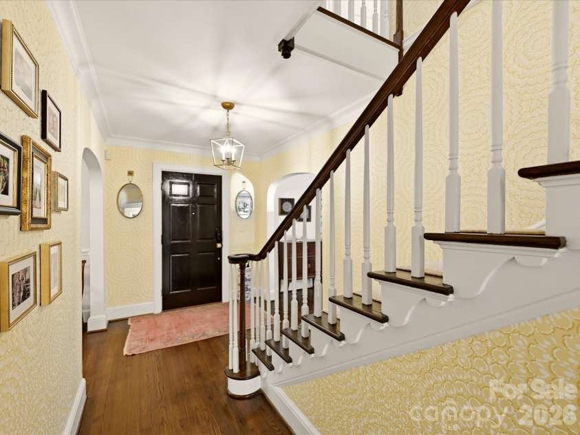1642 Providence Road, Charlotte, NC 28207.  MLS# CAR4407918, YatesRealty ID 44256. Foyer view 2