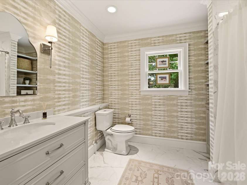 1642 Providence Road, Charlotte, NC 28207.  MLS# CAR4407918, YatesRealty ID 44256. Main Level Full Bath