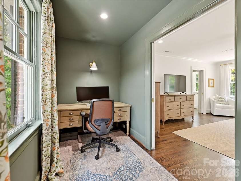 1642 Providence Road, Charlotte, NC 28207.  MLS# CAR4407918, YatesRealty ID 44256. Primary Office