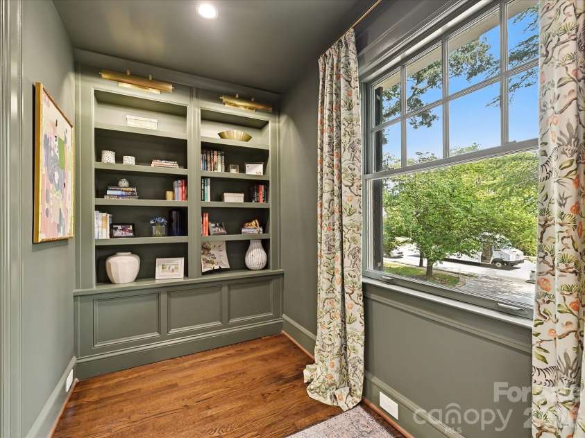 1642 Providence Road, Charlotte, NC 28207.  MLS# CAR4407918, YatesRealty ID 44256. Primary Office