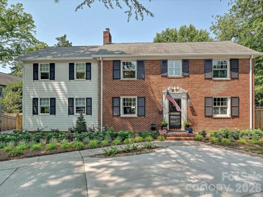 1642 Providence Road, Charlotte, NC 28207.  MLS# CAR4407918, YatesRealty ID 44256. Welcome home!