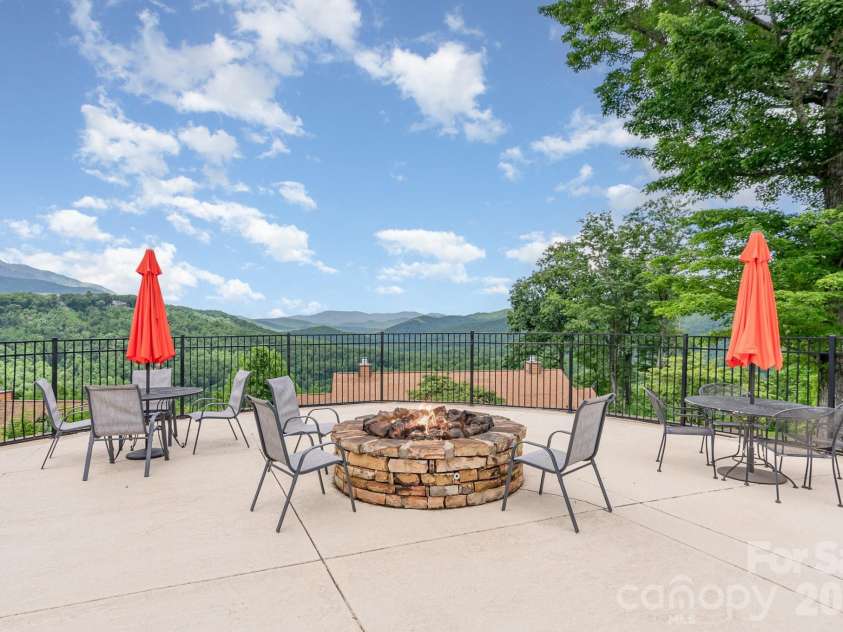 508 Over Look Drive, Burnsville, NC 28714.  MLS# CAR4405528, YatesRealty ID 44257. 