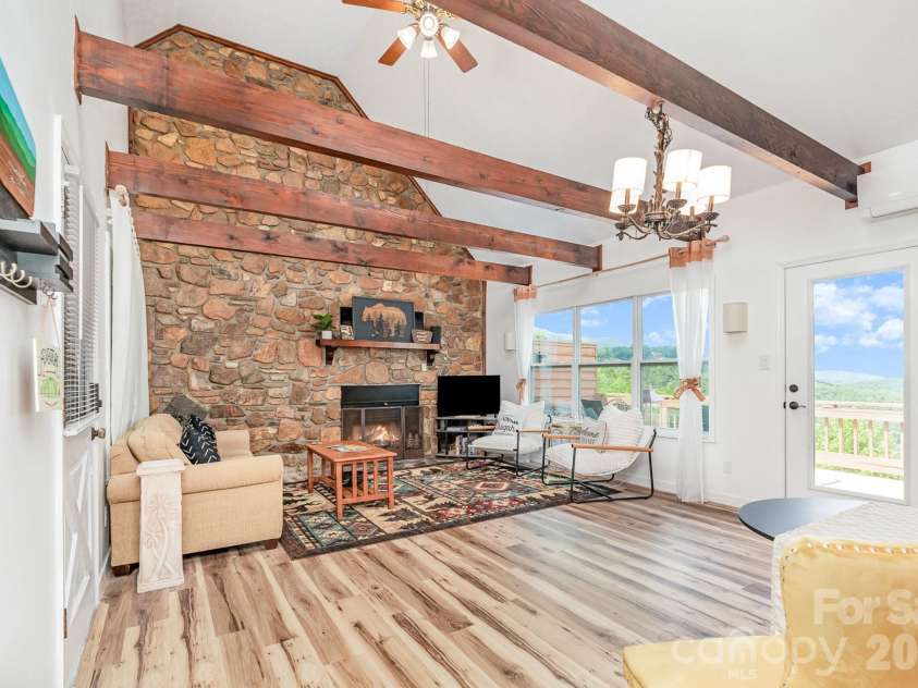 508 Over Look Drive, Burnsville, NC 28714.  MLS# CAR4405528, YatesRealty ID 44257. 