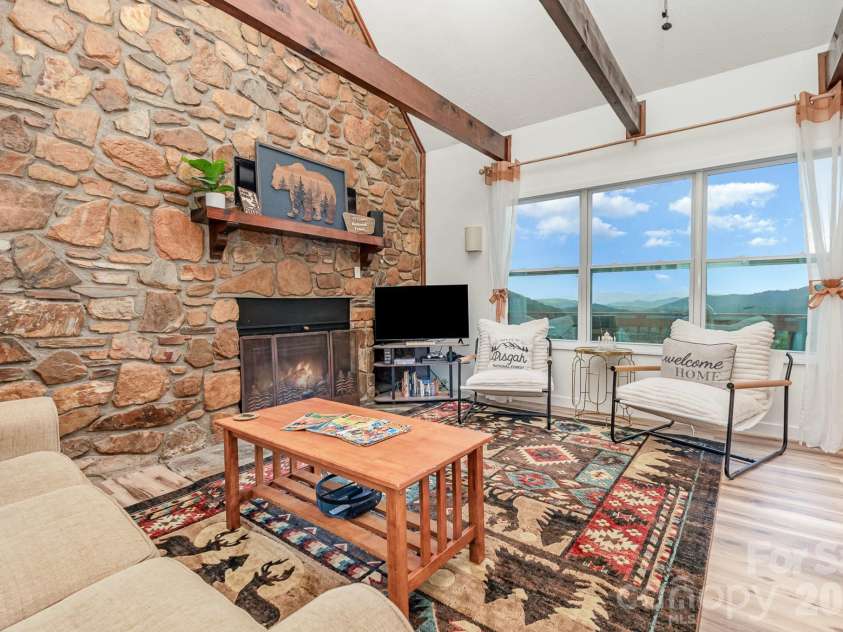 508 Over Look Drive, Burnsville, NC 28714.  MLS# CAR4405528, YatesRealty ID 44257. 