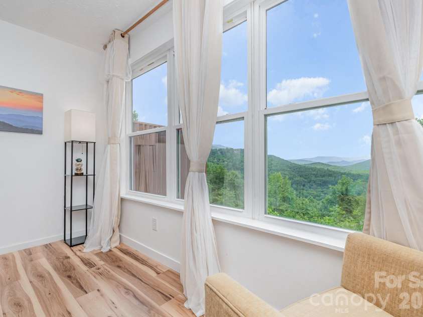 508 Over Look Drive, Burnsville, NC 28714.  MLS# CAR4405528, YatesRealty ID 44257. 