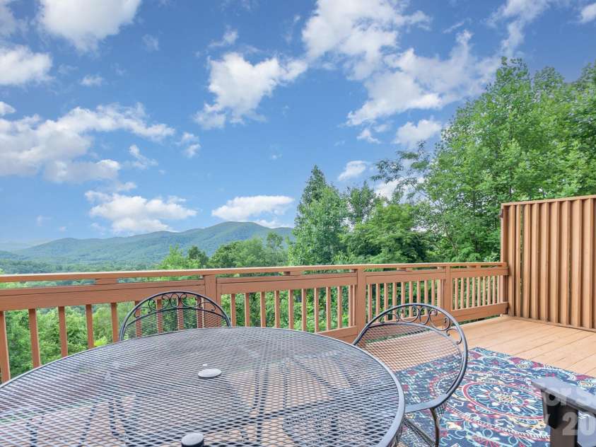 508 Over Look Drive, Burnsville, NC 28714.  MLS# CAR4405528, YatesRealty ID 44257. 