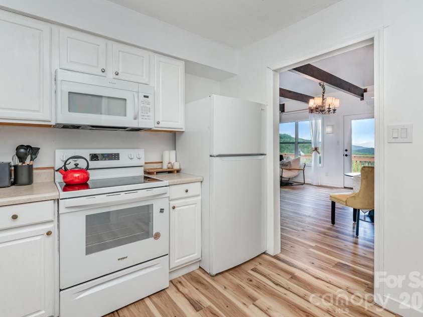 508 Over Look Drive, Burnsville, NC 28714.  MLS# CAR4405528, YatesRealty ID 44257. 