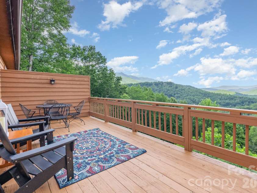 508 Over Look Drive, Burnsville, NC 28714.  MLS# CAR4405528, YatesRealty ID 44257. 