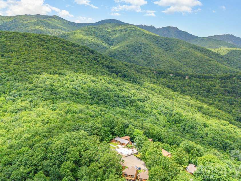 508 Over Look Drive, Burnsville, NC 28714.  MLS# CAR4405528, YatesRealty ID 44257. 