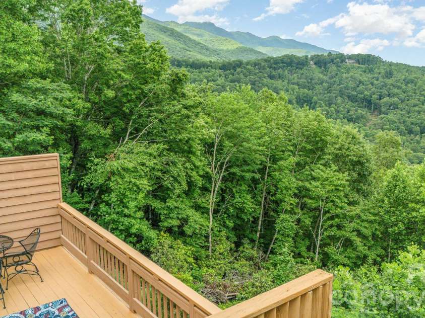 508 Over Look Drive, Burnsville, NC 28714.  MLS# CAR4405528, YatesRealty ID 44257. 